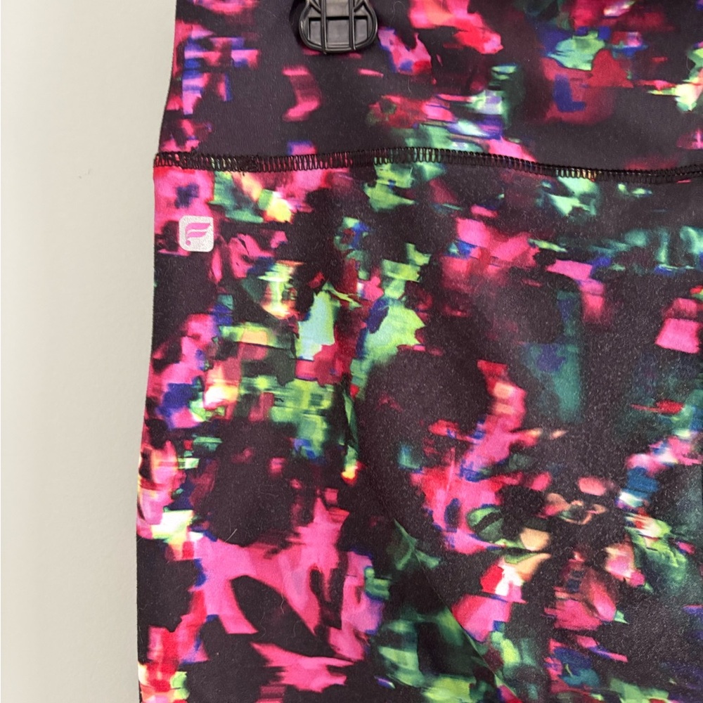 Fabletics Define PowerHold Mid-Rise Capri Size L - Picture 8 of 11